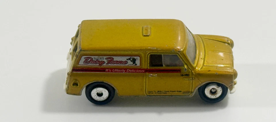 Matchbox 2006 Austin Mini Van -Dairy Farms Die-Cast - Image 4 of 4