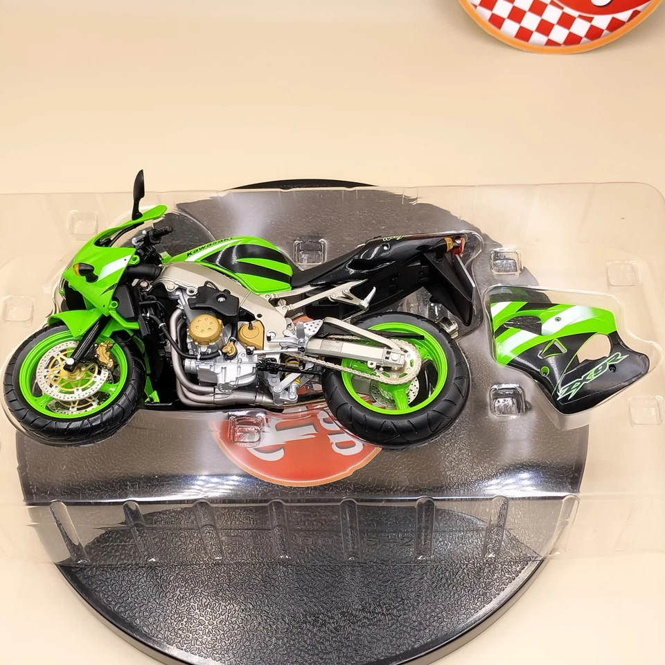 MINICHAMPS 1/12 Kawasaki Ninja ZX-9R Green 122164200 diecast metal - Image 3 of 4