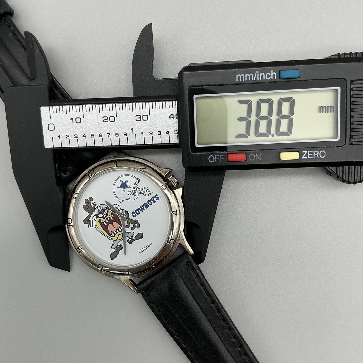 Vintage Dallas Cowboys Mens Watch 39mm Taz Warner Bros Black  display picture 2