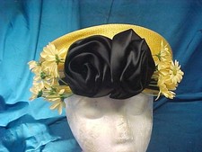 1960s GWEN PENNINGTON WOMANS Summer STRAW HAT w LARGE Black BOW + DAISY FLOWERS