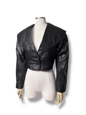 Chaqueta corta de cuero negra TANNERY WEST cuello chal escote profundo DE COLECCIÓN