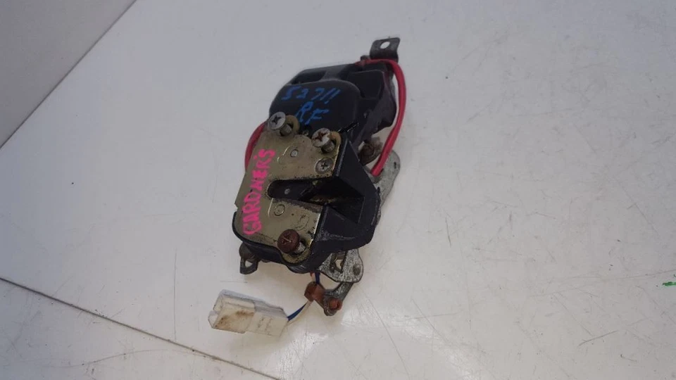 Atuador de trava de porta passageiro dianteiro direito 1995 Toyota Tercel - Imagem 2 de 4