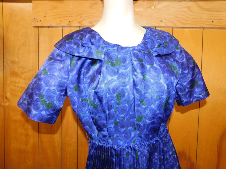 Vintage Handmade Purple Floral Day Dress 28" Waist - Image 4 of 4