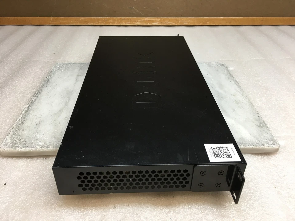 D-Link DES-1210-28P Fast Web Smart PoE Managed Switch w/Rack Ears - Image 4 of 4