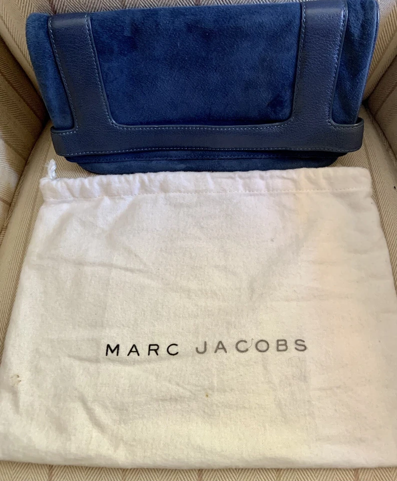 “VINTAGE” Marc Jacobs blue suede clutch - Imagem 3 de 4