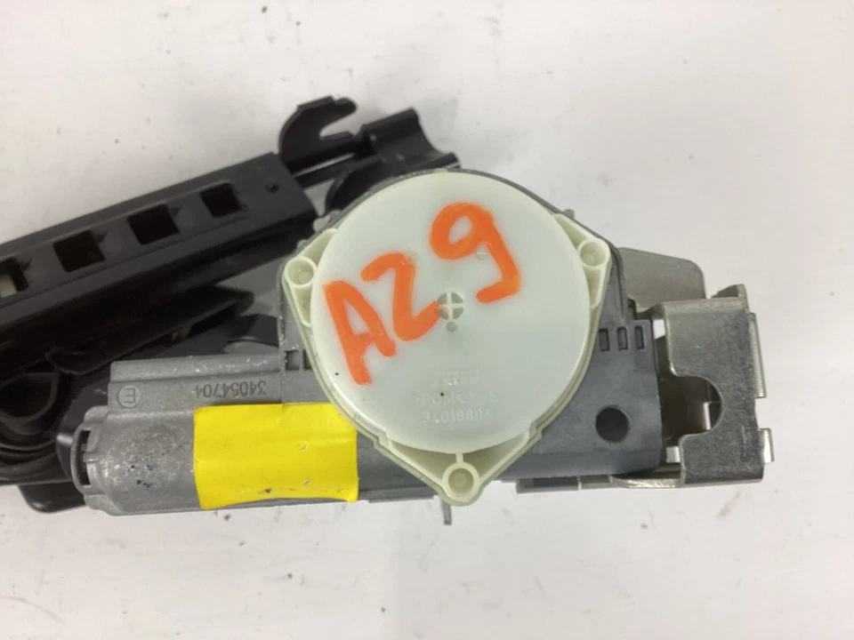 Retractor de cinturón de seguridad delantero derecho Mercedes-Benz C300 2008-2014 A2048600788 OEM. Foto 4 de 4