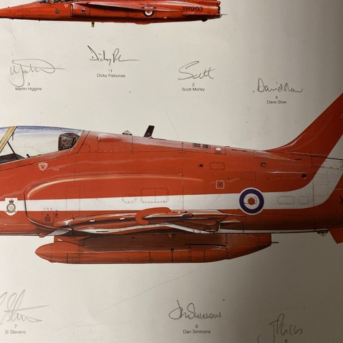 RAF RED ARROWS HAWK T1A XX237 SIGNED BY ALL THE SQUADRON PRINT 2005 RARE (1639) - Picture 13 of 17