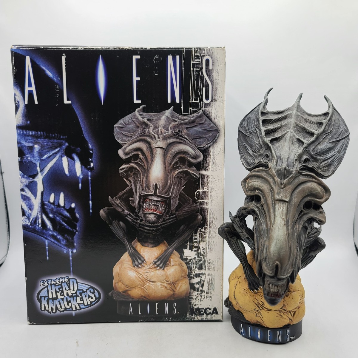 NECA 2004 Aliens Queen Alien Extreme Head knockers Bobble Head