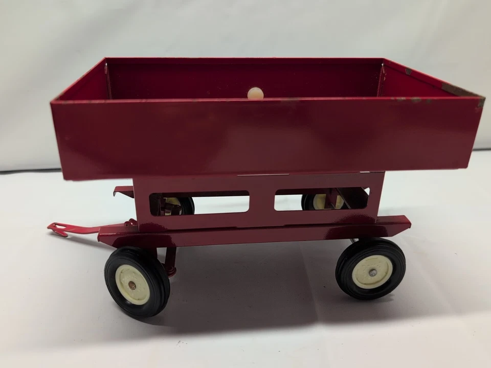 Ertl International Harvester Ertl Gravity Feed Wagon Steel Farm Trailer Toy 1/16 - Image 4 of 4