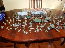 100 plus vintage 1970s 54mm Army Men, Jeeps  more lot 10