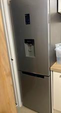 Samsung Freestanding Bottom-Freezer Fridge-Freezer Frost-Free Water Dispenser