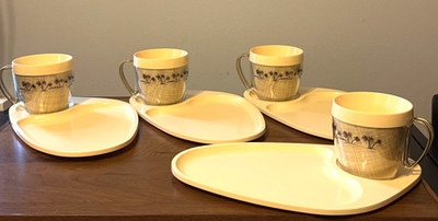 N.F.C. THERMO-SERVE Mid-Century Insulated 8oz MUG & Plastic SNACK PLATE-Set of 4