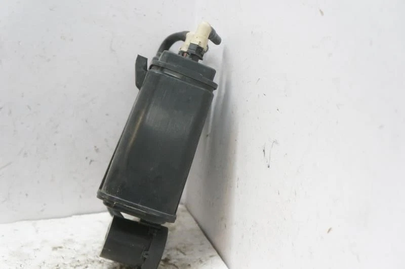 2013 GMC Acadia Fuel Vapor Evaporator Emission EVAP Canister15136019 OEM - Image 2 of 4