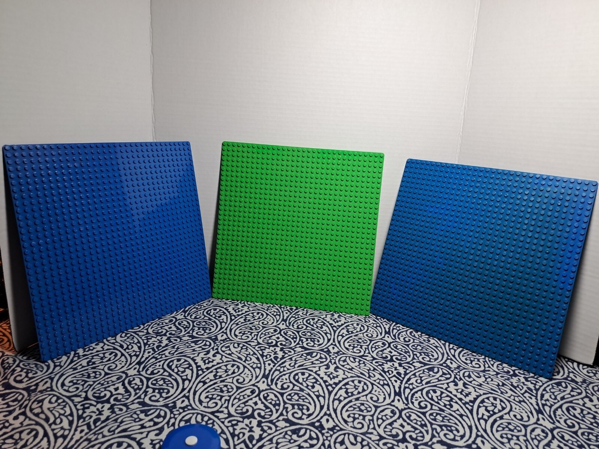 Lot of 3- LEGO Green Blue Base Plates Boards 32x32 Pegs