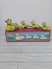 Wind-Up Mama Duck Pulls Bobbing Ducklings Around By Schylling Vintage Toy