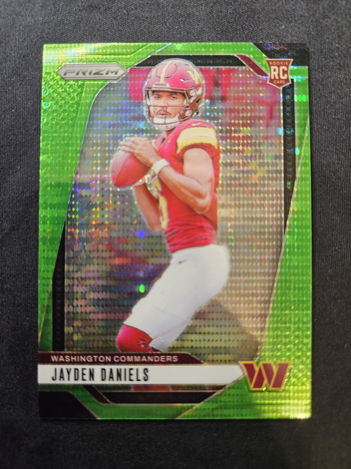 ☄️2024 Panini Prizm - Rookies Jayden Daniels #347 Neon Green Pulsar Prizm (RC)☄️