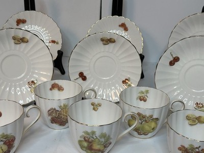 Royal Tuscan Made In England Fine China D2933 Fruits And Nuts 6 Cups And Saucers