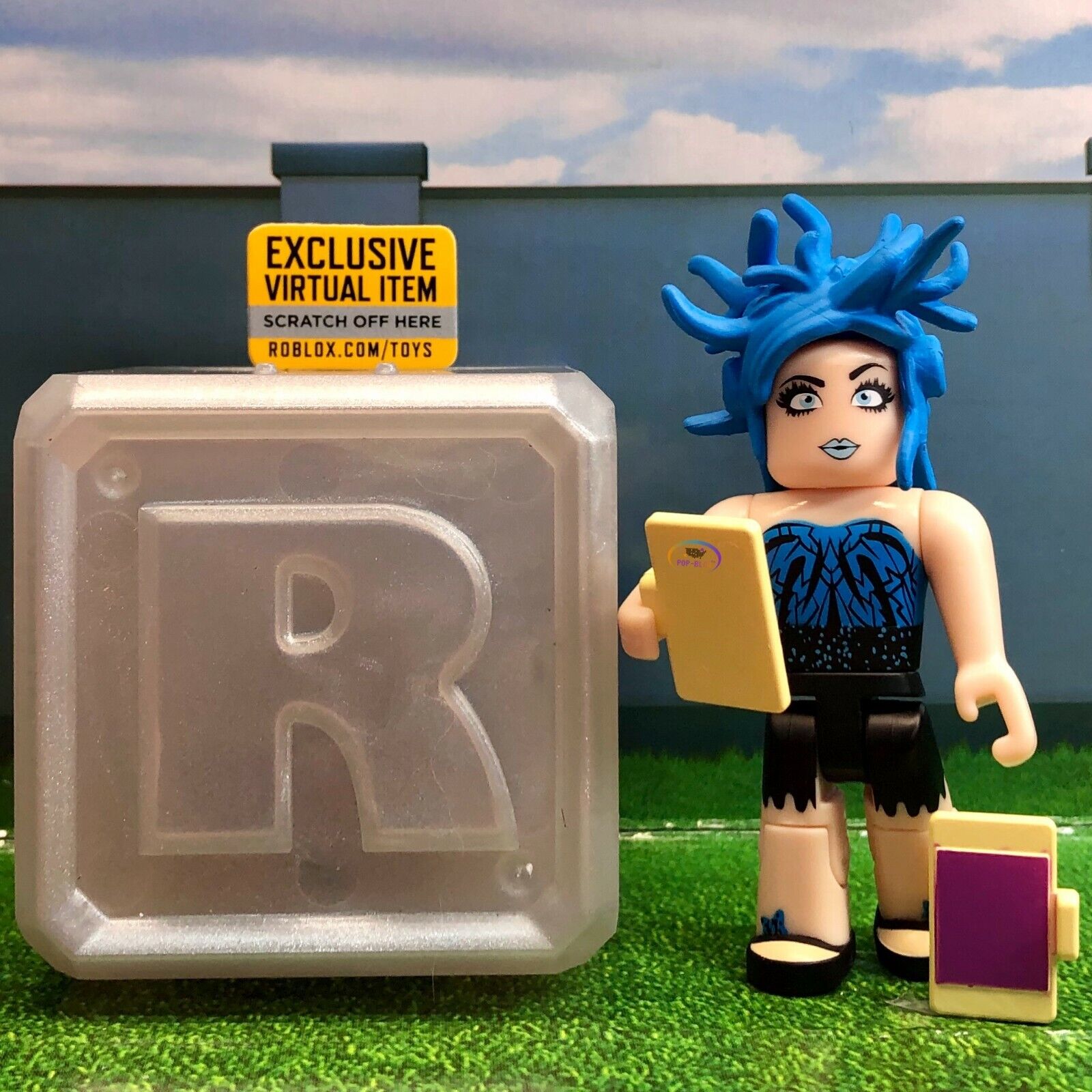 EventHunters - Roblox News on X: New Roblox Toy Code Items! Here are the  most recent items you can get from buying Roblox Toys! 1/3   / X