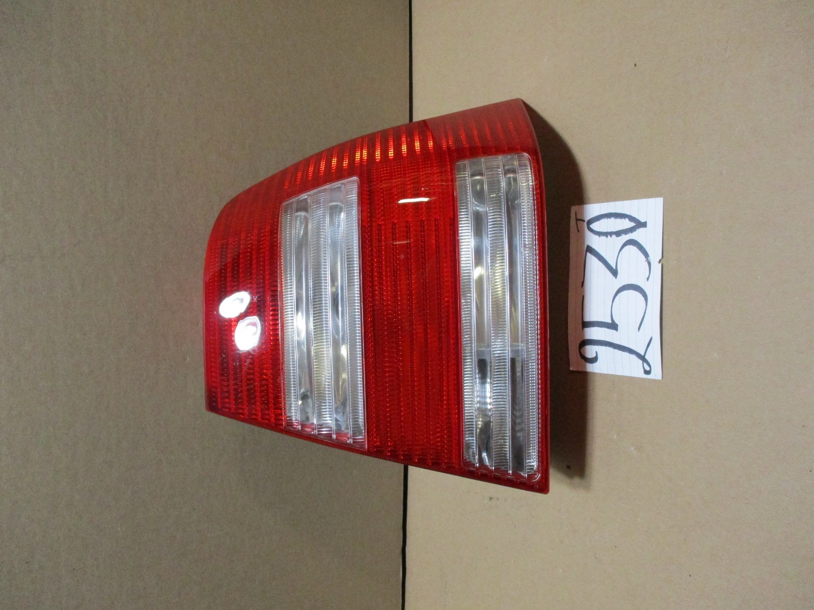 04 05 06 07 Volkswagen Jetta PASSENGER Side Tail Light Used Rear Lamp #2530-T 