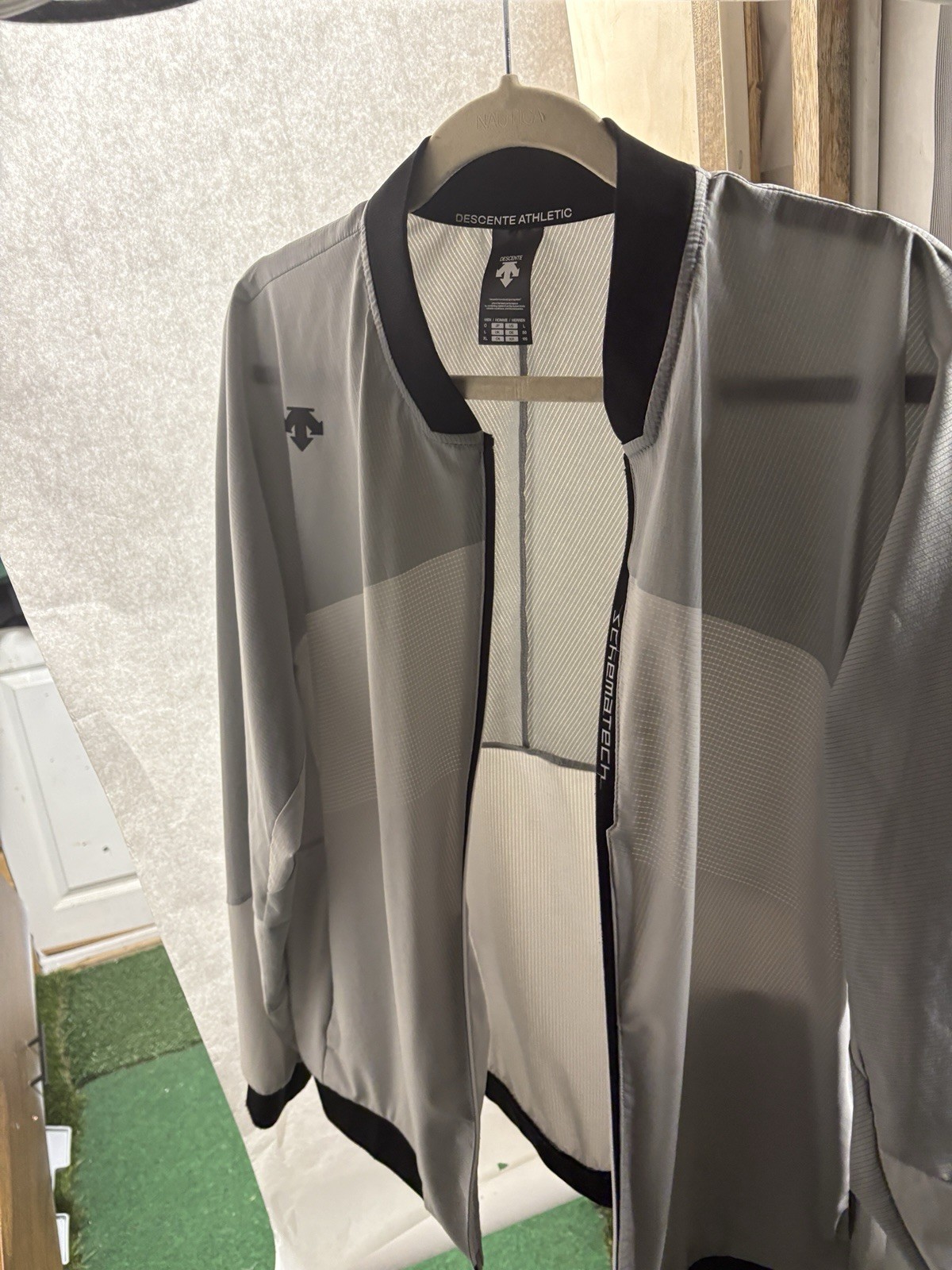 Descente Athletic Schematech Jacket  Technology: … - image 5