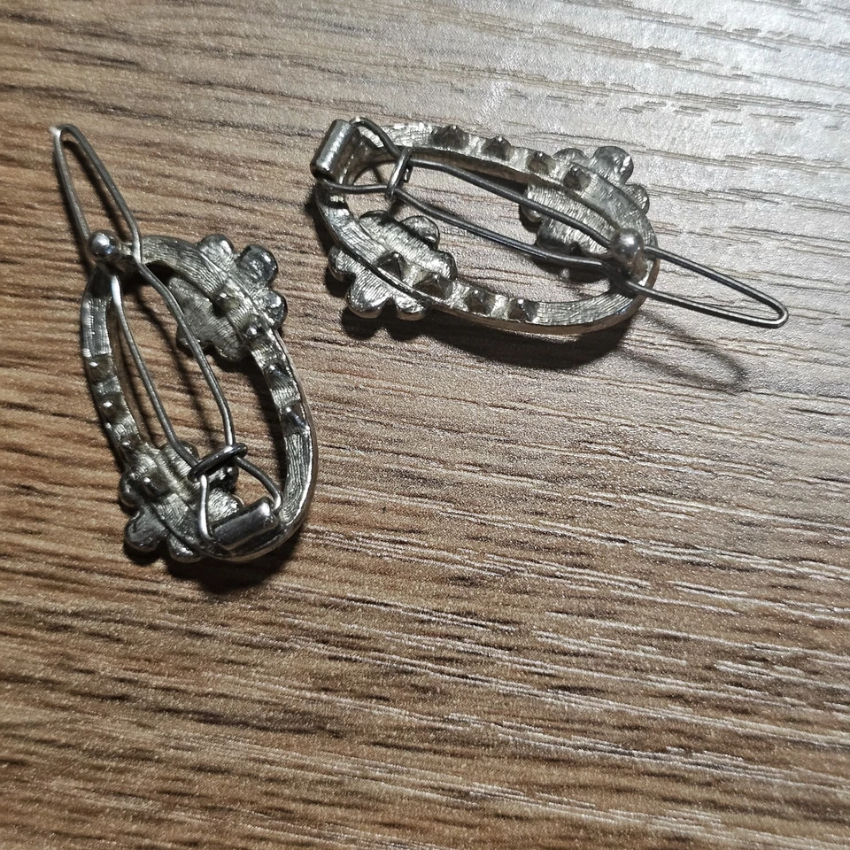 Juego de clips de pelo vintage de diamantes de imitación con flores en tono plateado brillante Y2K Foto 4 de 4