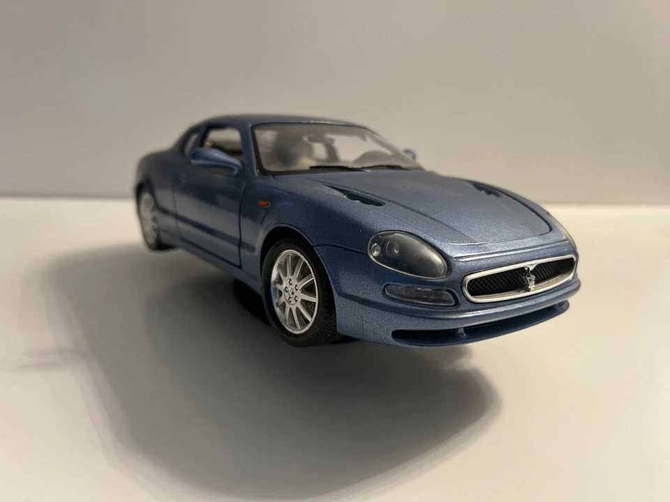 Burago 1998 Azul Maserati 3200 GT Diecast Modelo 1:18 con soporte Foto 3 de 4