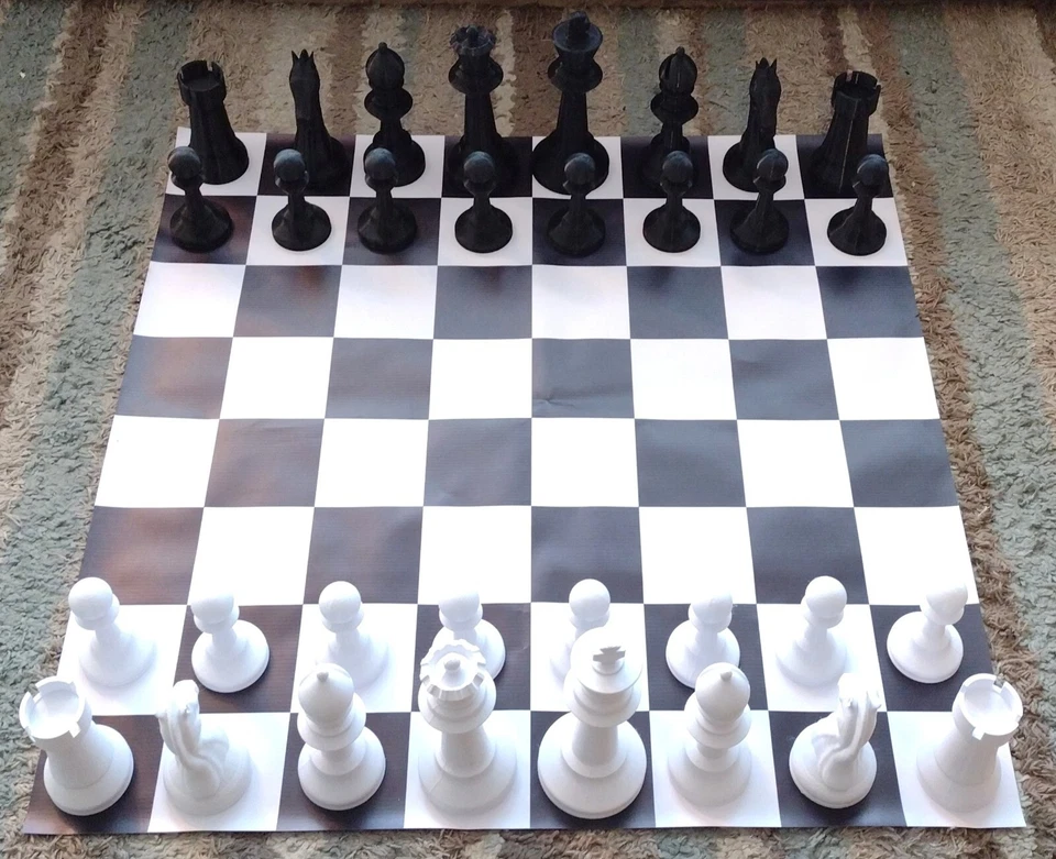 Giant 8 Inch High Chess Set With 8-1/2" High Kings - Image 2 of 4