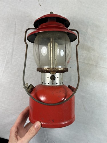 COLEMAN Model 200 A Vintage GAS LANTERN Marked 10 / 73 RED - Picture 4 of 10