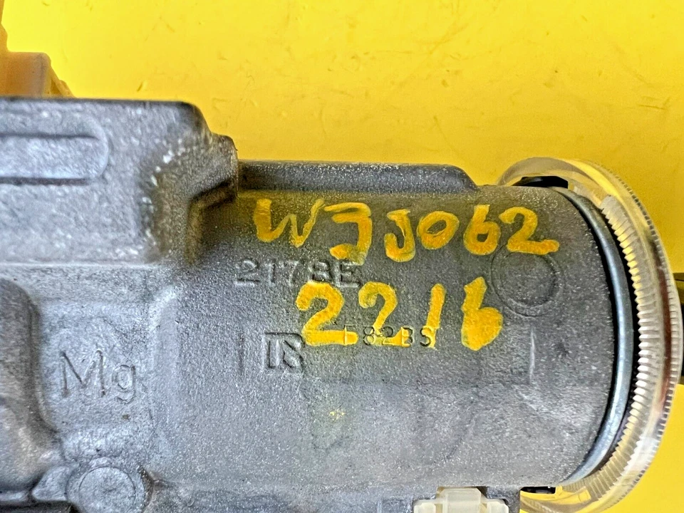 Subaru WRX 2015-2019 bloqueo de interruptor de encendido de dirección genuino con llave OEM 88216FJ102 Foto 3 de 4