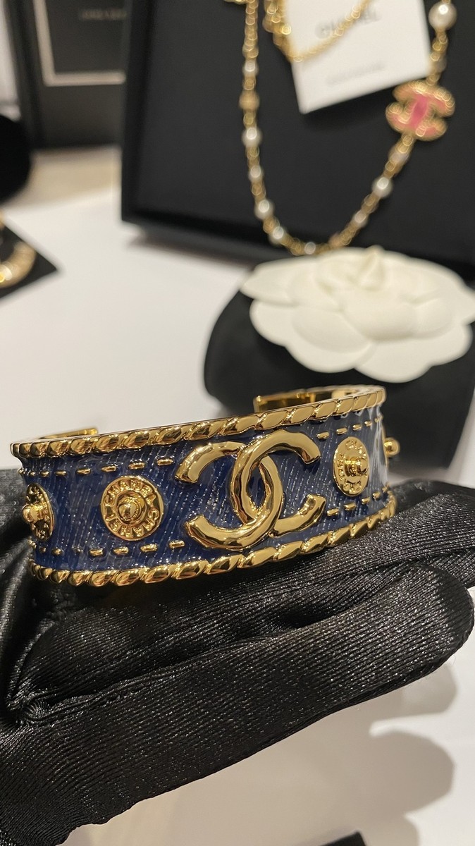 エレガントメタル&ラムスキン【CHANEL】24SS カフ ブレスレット CHANEL Gold Hardware Denim Blue Button CCS Bracelet 24C | eBay