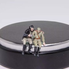 AM 1/72 Soviet Victory Celebration Toast 2 Soliders Model Ornament