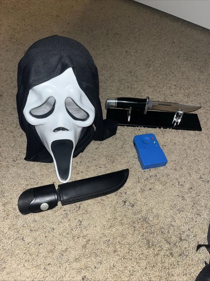 Костюм для взрослых Scream Ghost Face 25th Anniversary Movie Edition с ножом и голосом - Изображение 3 из 4