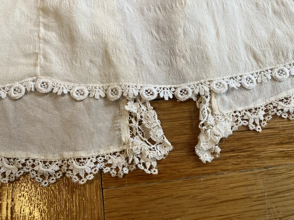 Antique 1920s Silk Lace Bed jacket Five Point Stars Rare Size Small Bridal - Image 4 of 4