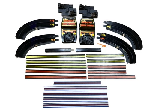 Vintage Hot Wheels Wipeout Race Track Set Toy 1547 Extra Tracks Thundershift