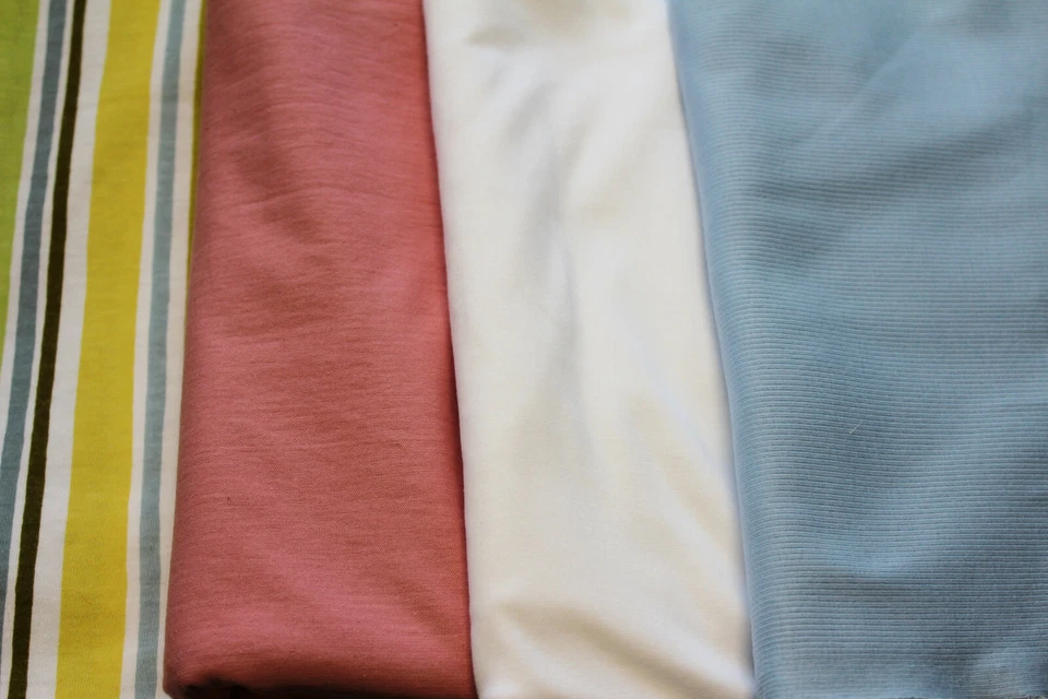 1 Kilogramm Stoffpaket nur Jerseystoffe, hell, dunkel und gemustert - Bild 3 von 4