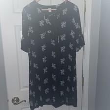 old navy floral criss cross Navy Blue sheath dress Size M Ruffled Sleeves EUC