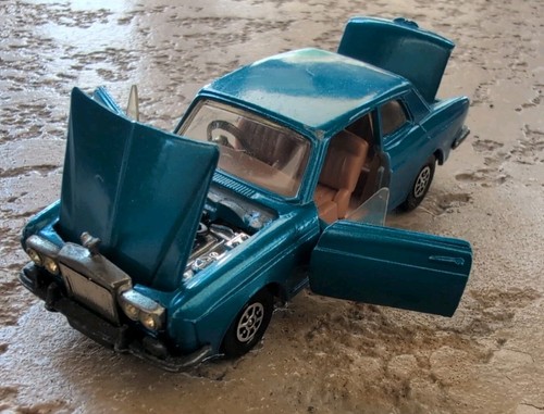 Corgi DIECAST Whizzwheels 280 Rolls Royce Silver Shadow - HJ Mulliner Park Ward