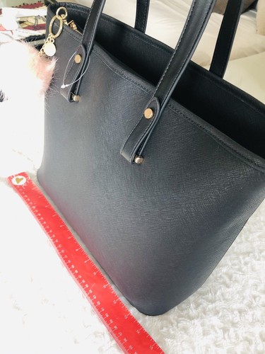Brand New Tote Bag with rose keychain Cartera negra compacta NUEVA con pompon - Picture 11 of 12
