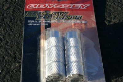 Paires De Piquets Odyssey Hollow Bullets Pour BMX - Argent, Neufs (trouvaille D'entrepôt)