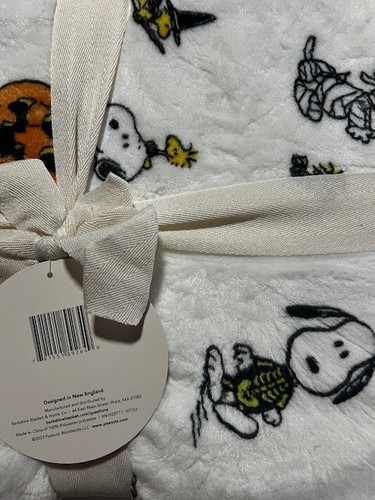 Berkshire Blanket Throw Peanuts Snoopy Halloween Mummy Skeleton TWIN 6o x 90in - Picture 5 of 5