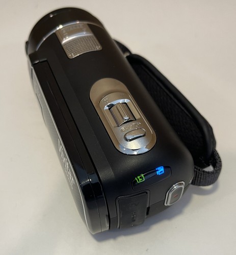 Vivitar Digital Camcorder 990HD w/ Box . Is Charging. But it does not turn on. - Picture 2 of 10