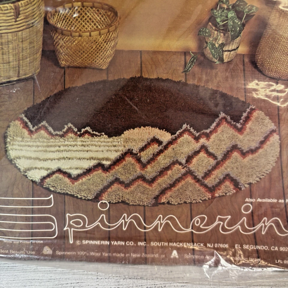 Spinnerin Latch Hook Rug Pattern Canvas 34" Round #554 MOON MOUNTAINS 70s Mod - Image 2 of 4