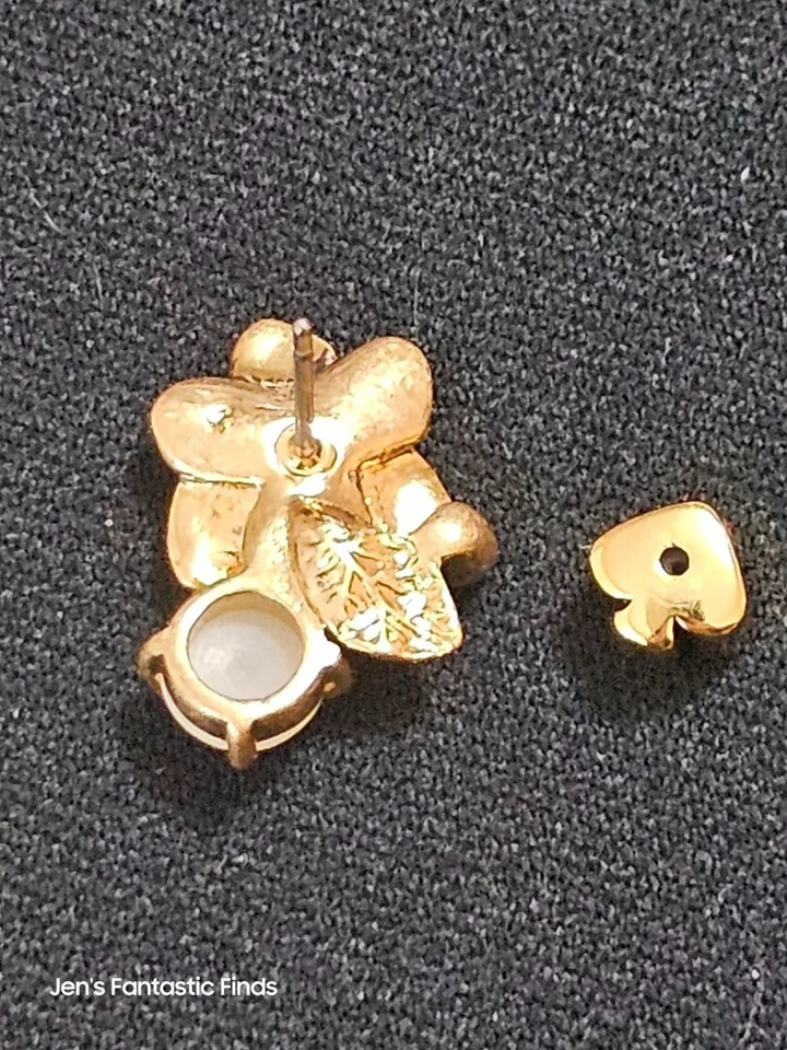 Aretes Kate Spade Wild Garden dorados con flores y perlas con detalles de cristal Foto 3 de 4