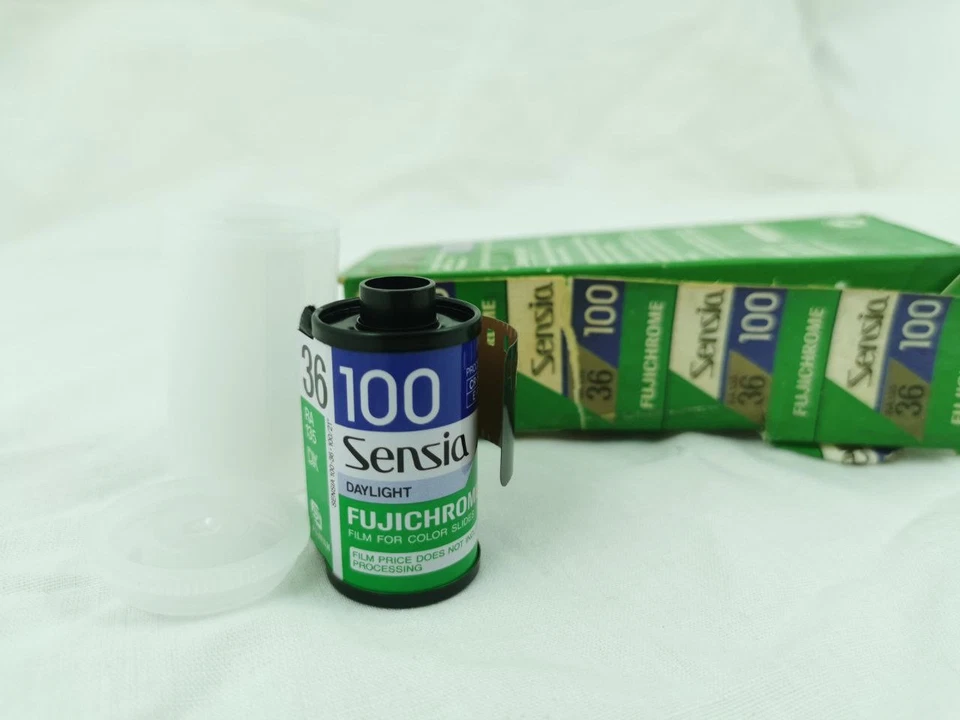 Film Fujifilm FUJICHROME Sensia 100 - 35mm Couleur (exp 2004) - Expired Lomo - Photo 3/3
