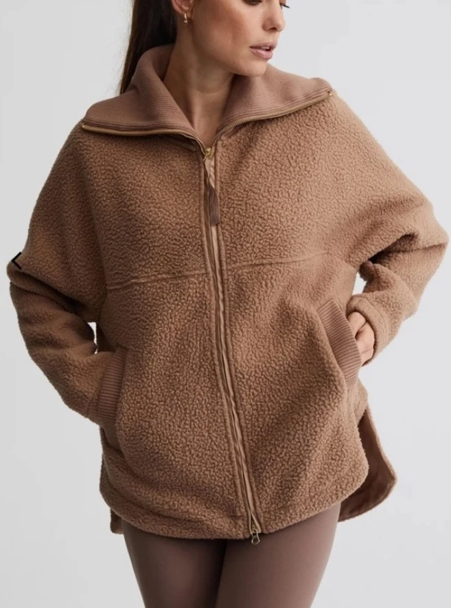 Chaqueta polar Sherpa de gran tamaño con cremallera completa marrón talla S Olivia Varley para mujer  Foto 2 de 4