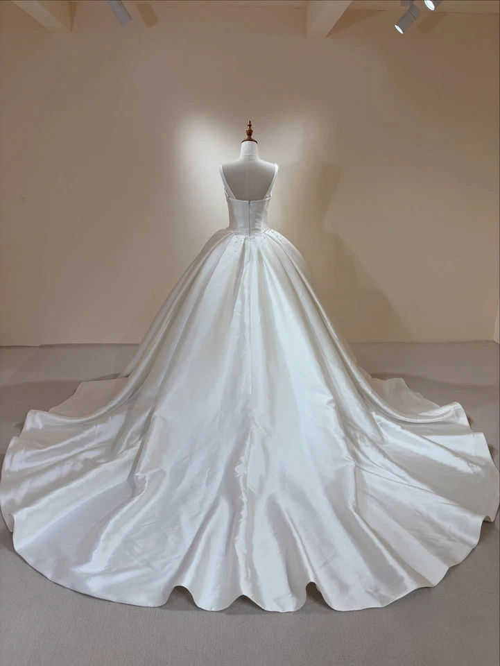 Elegantes vestidos de novia de satén con cuentas fuera del hombro barrido tren vestidos de novia Foto 3 de 4