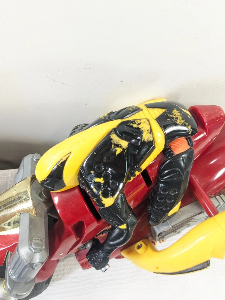 Vintage Kenner Ricochet stunt cycle motorcyle RC CAR XRC red yellow FOR PARTS - Image 2 of 4