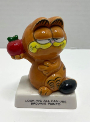ENESCO GARFIELD Look We Can All Use Brownie Points Apple Figurine
