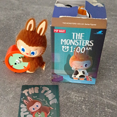POP MART The Monsters 01:00 A.M. Action-Figur Hase mehrfarbig mit Box