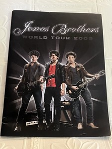 Jonas Brothers World Tour 2009 Souvenir Program Booklet "Welcome to the Show!"